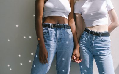 High Waist Jeans – So vielfältig ist die feminine Hose!